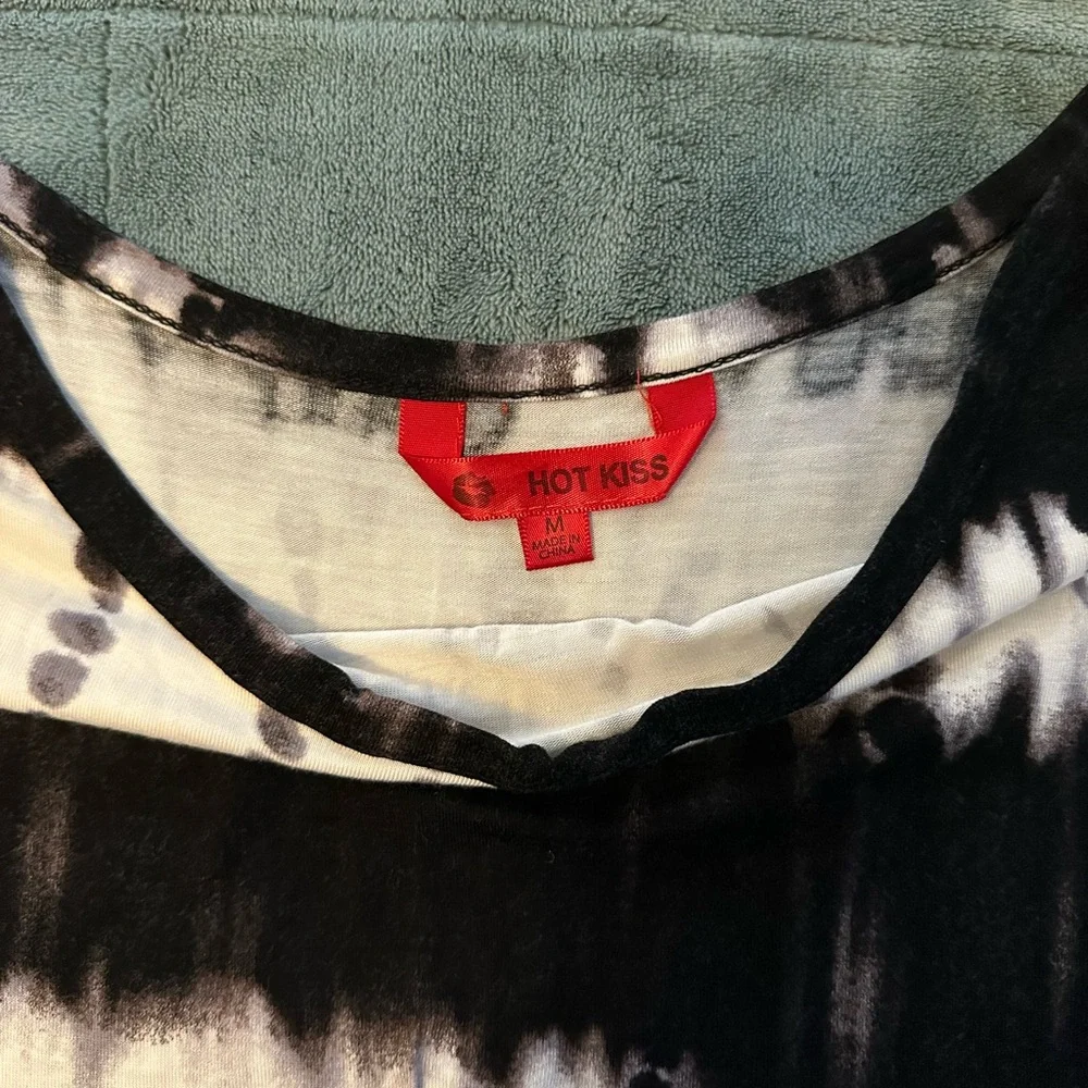 Hot Kiss Black & White Tie-Dye Fringe Top - Picture 2 of 3